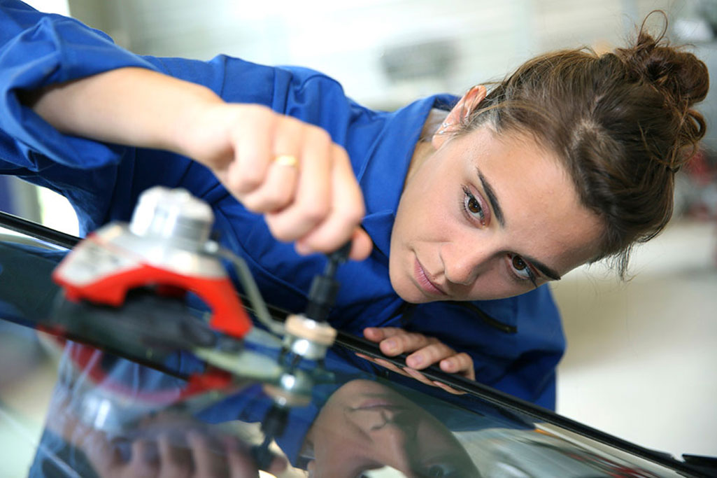 Windshield: Repair or Replace?